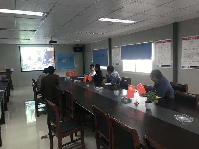 龍駿家園項(xiàng)目部組織觀看建工集團(tuán)2018勞模大賽視頻 龍駿家園項(xiàng)目部組織觀看建工集團(tuán)2018勞模大賽視頻