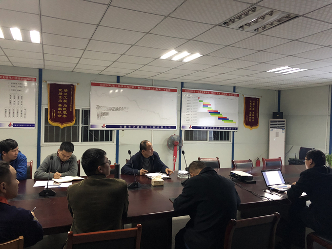 公司劉總一行領(lǐng)導(dǎo)蒞臨沱澮河項(xiàng)目部督查“決戰(zhàn)100天”活動(dòng)落實(shí)情況 公司劉總一行領(lǐng)導(dǎo)蒞臨沱澮河項(xiàng)目部督查“決戰(zhàn)100天”活動(dòng)落實(shí)情況