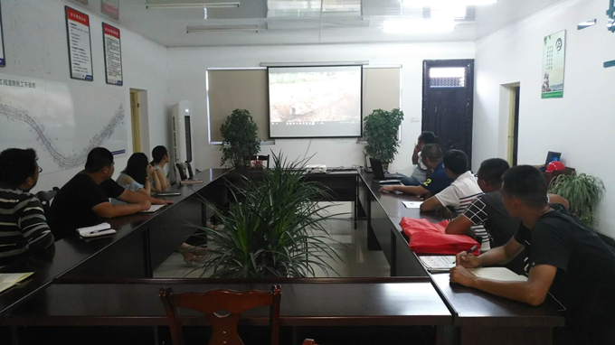 亞父項(xiàng)目部開(kāi)展“質(zhì)量月”活動(dòng)啟動(dòng)儀式 亞父項(xiàng)目部開(kāi)展“質(zhì)量月”活動(dòng)啟動(dòng)儀式